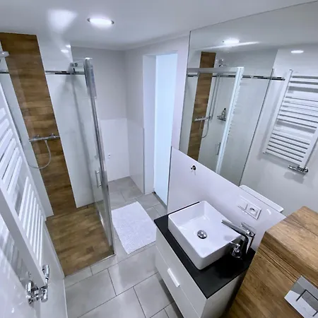 Investrooms Apartman *